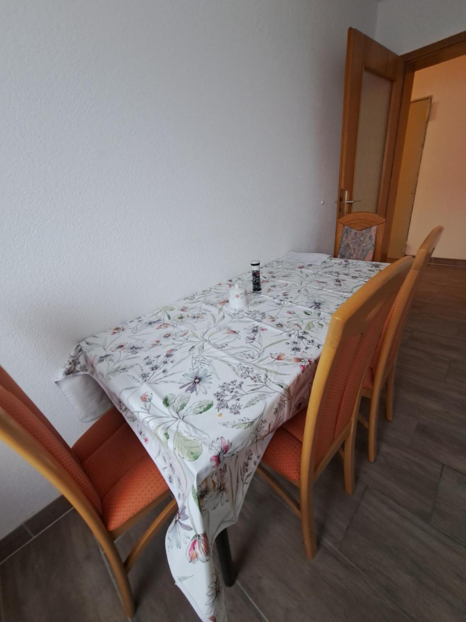 Wohnung Mit 2 - 3 Zimmern Ballenberg Exterior photo